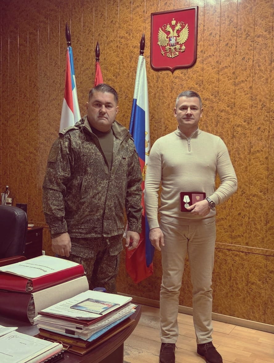 Военком вручил боевую медаль «За спасение погибавших»